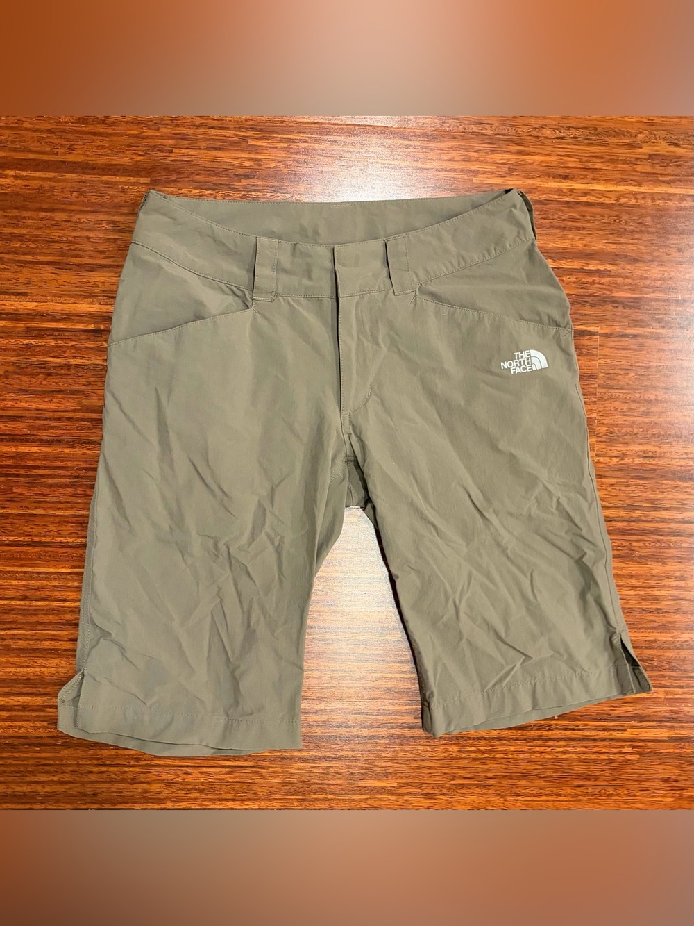 The North Face low rise 11”
Inseam hiking shorts capri 90s vintage vibe  size 2